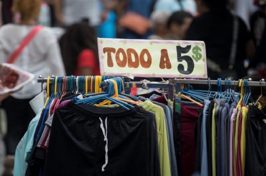 Comercios pueden cobrar el fin de semana a la tasa del dólar del lunes