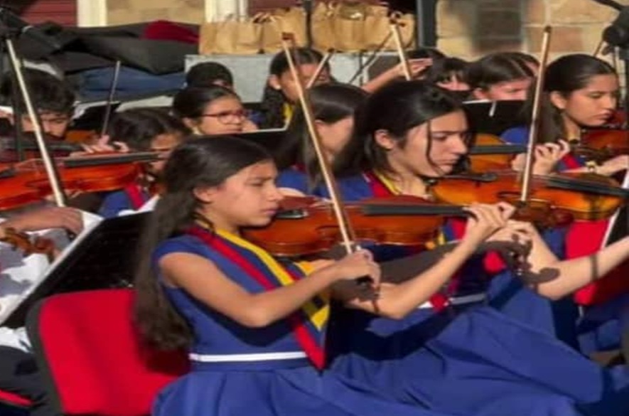 Dos violines y un contrabajo de la Escuela Miguel Ángel Espinel sonaron en Roma
