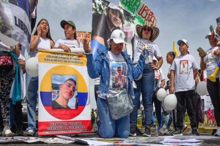 Familiares de presos colombianos en Venezuela protestan en frontera