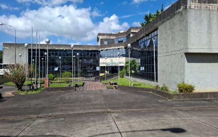 A pesar del deterioro de la infraestructura, la UNA mantiene su oferta académica