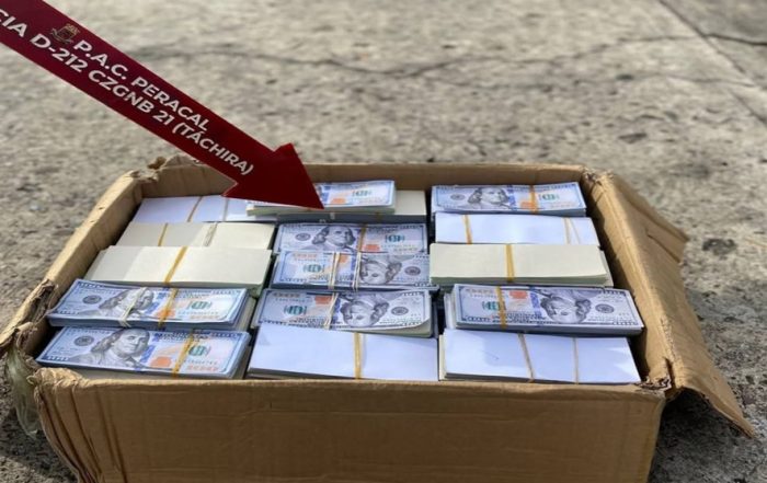 Detenido colombiano con más de 10 mil dólares falsos en Peracal