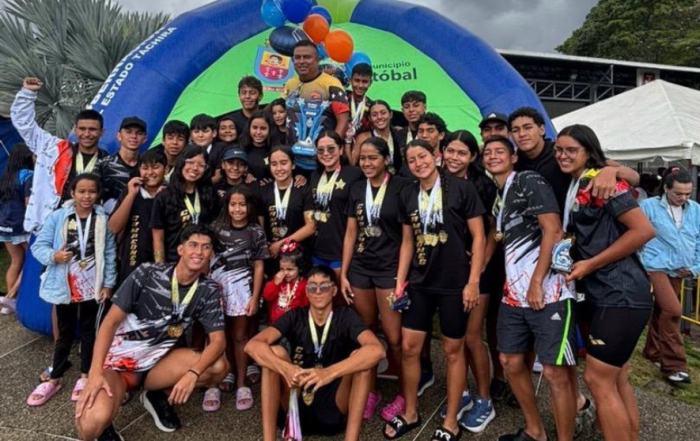 118 medallas obtuvo la Casa del Profesor en Estadal de Natación