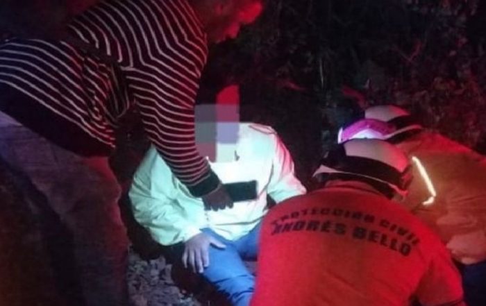 Camión NPR impacto a un motorizado y se dio a la fuga