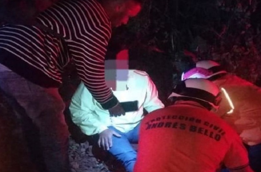 Camión NPR impacto a un motorizado y se dio a la fuga