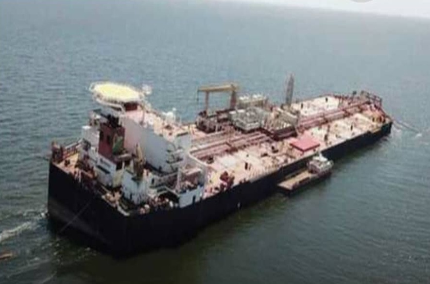 Denuncian desaparición de tripulación de buque petrolero