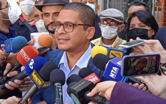 Denuncian detención del politólogo Nicmer Evans