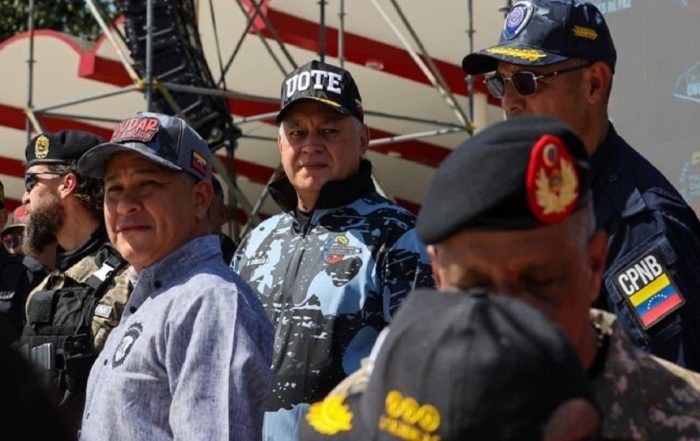 Prohíben uso de luces LED en vehículos