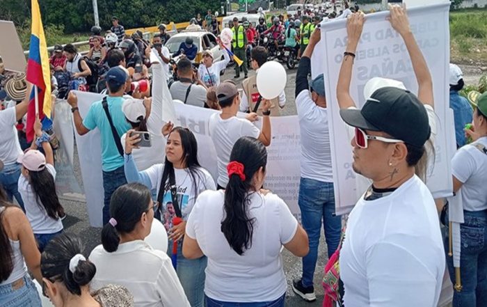 Familiares de colombianos detenidos en Venezuela cierran paso por el puente Simón Bolívar