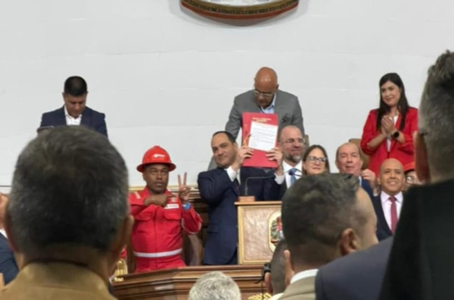 Asamblea nacional aprueba reforma de la ley de hidrocarburos