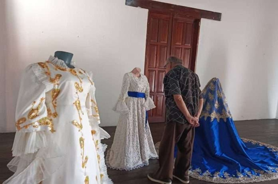 Conoce los vestidos de la virgen de la Paz