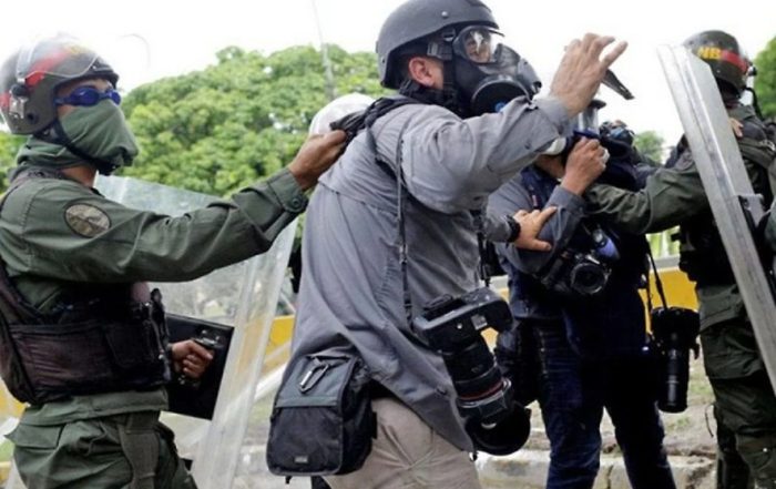 Continúan presos 24 periodistas en venezuela