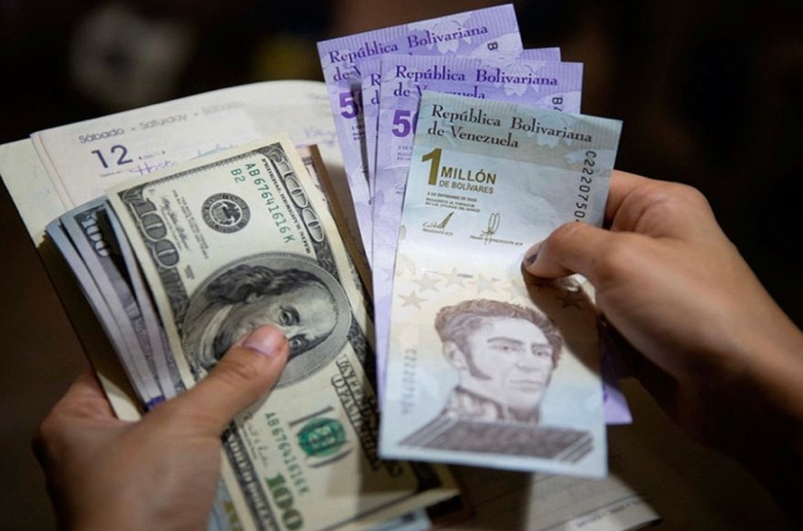 Dólar oficial inicia el año superando los 300 bolívares