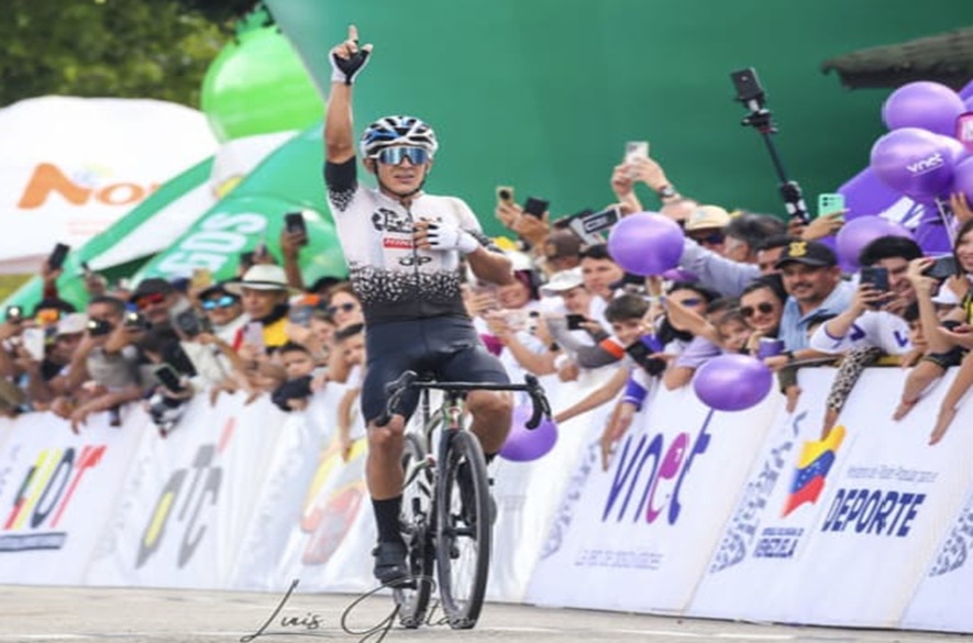 Gusneiver Gil triunfa en el cerro El Cristo de la vuelta al Táchira
