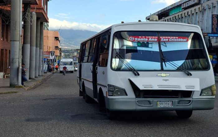 Venezuela: El pasaje urbano quedó en 140 Bs.