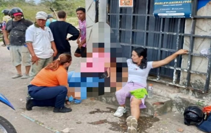 Cuatro lesionados por choque entre dos motos y arrollamiento en El Valle