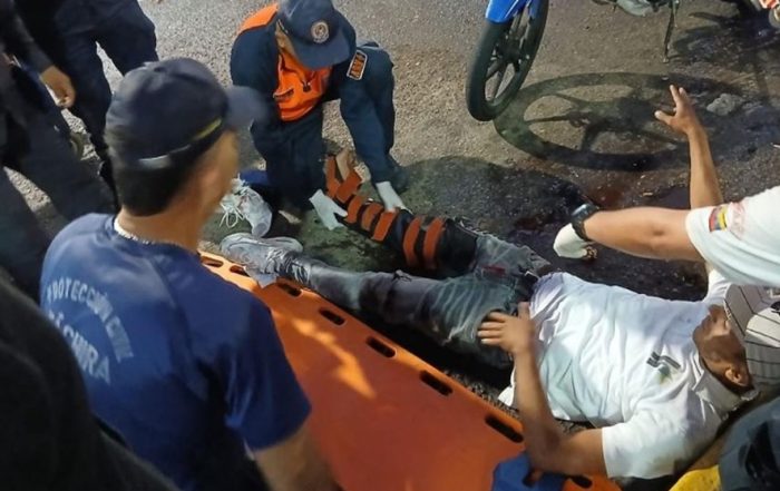 Dos motorizados sufren aparatosos accidentes