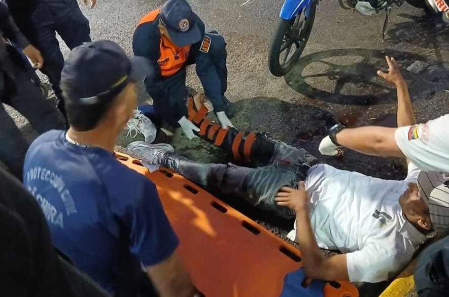 Dos motorizados sufren aparatosos accidentes