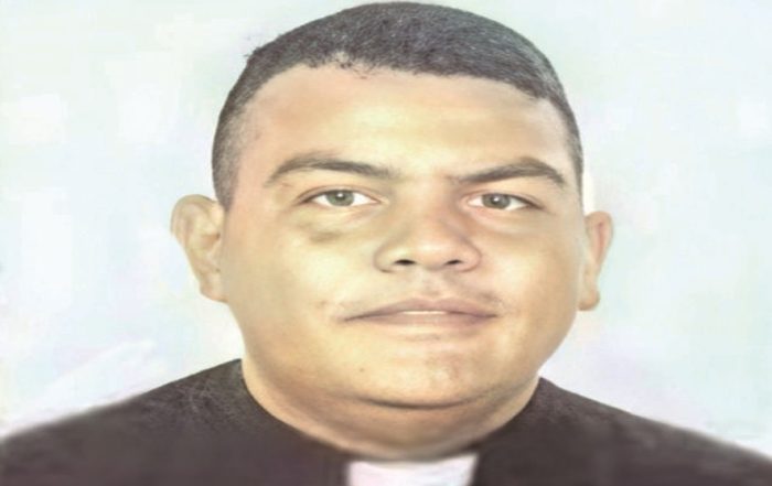 Preso sacerdote por violar a una menor de edad