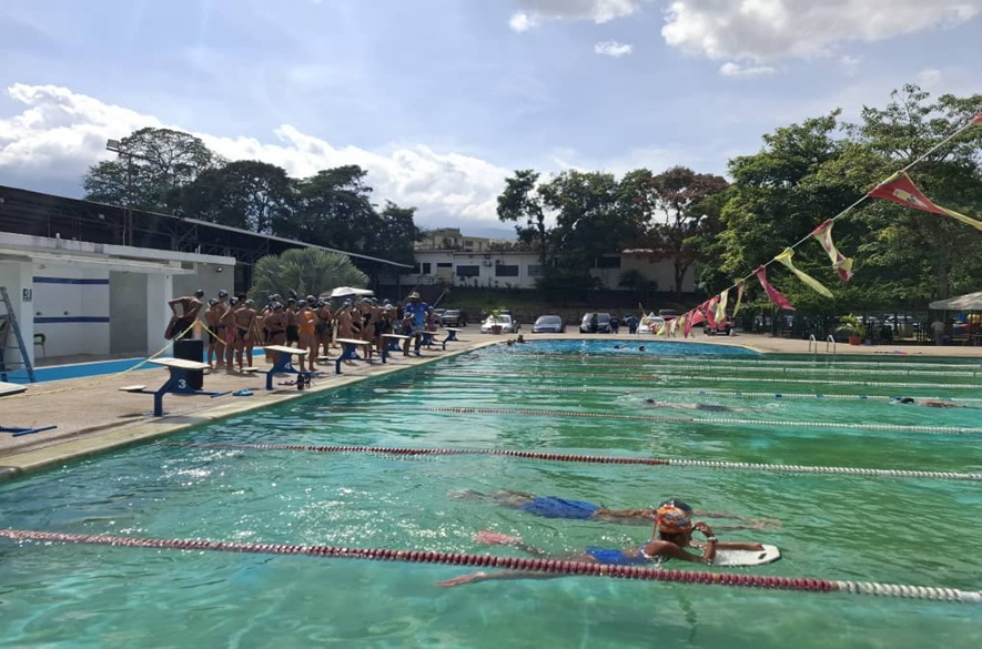 ¡San Cristóbal Nadó con el Corazón por Rafael Vidal!