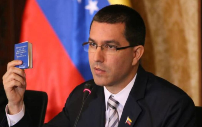 Arreaza: no hay ley que ampare las revisiones de celulares en alcabalas