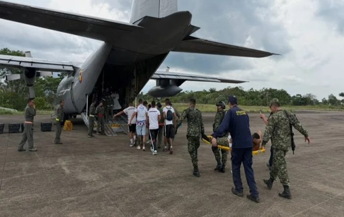 8 muertos y más de 70 heridos al estrellarse un avión militar en Colombia