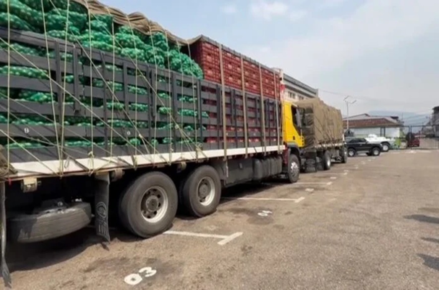 Contrabandistas detenidos con 40 toneladas de cebolla y cítricos