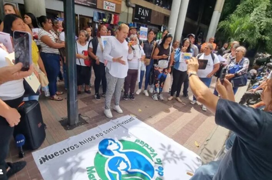 Madres de presos políticos denuncian extorsión en tribunales