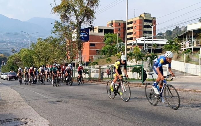 Rafael Campos conquista el Circuito en San Cristóbal y es líder del Tour Andino