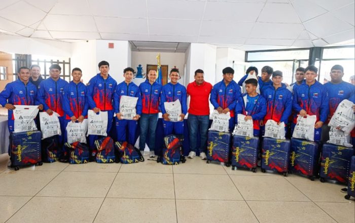 Selección nacional de Hockey sobre grama saliendo al Panamericano