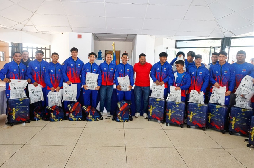 Selección nacional de Hockey sobre grama saliendo al Panamericano