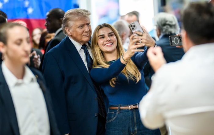 Trump visito el arepazo en Miami y llevo arepas para todo su equipo