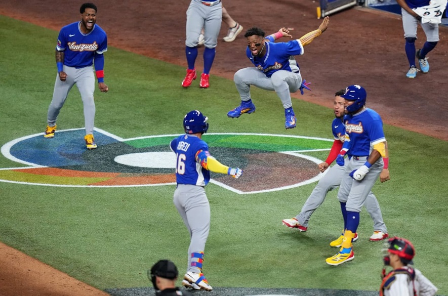 Venezuela vence a Japón y logra ir a semifinales del mundial del Beisbol