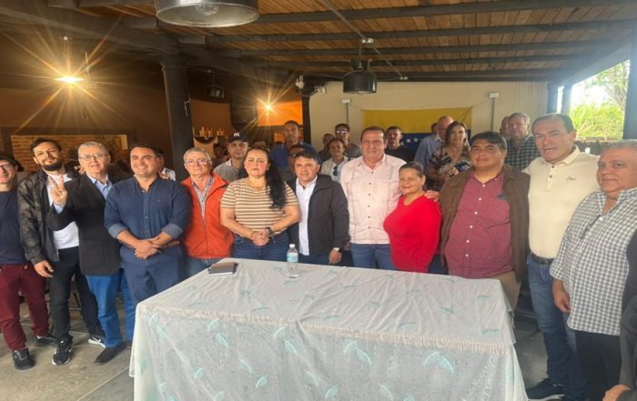 Voluntarios Con Vzla exige liberación de presos políticos y aumento salarial