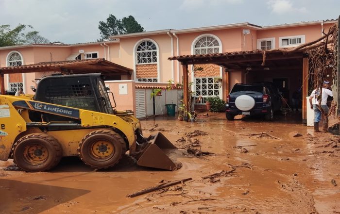 Atienden rotura de tubería en Las Vegas de Tariba