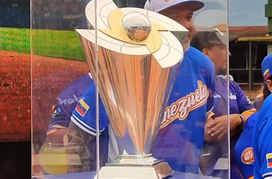 Táchira recibió la Copa Mundial de Béisbol