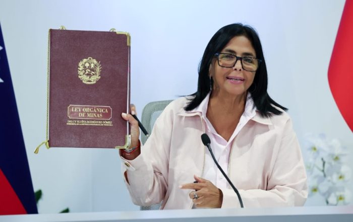 Delcy Rodríguez, promulgó la Ley Orgánica de Minas