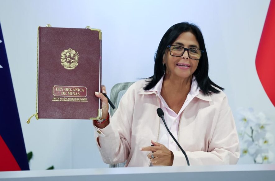 Delcy Rodríguez, promulgó la Ley Orgánica de Minas