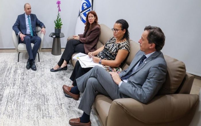 Fiscal se reúne con el comité internacional de la cruz roja