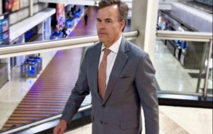 Llega a Venezuela John Barret encargado de continuar el plan de 3 fases de Trump