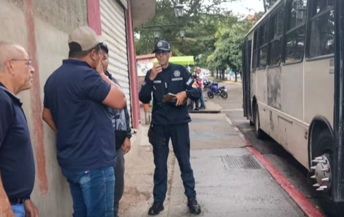 Sancionan a unidad de transporte público por maltrato a un adulto mayor