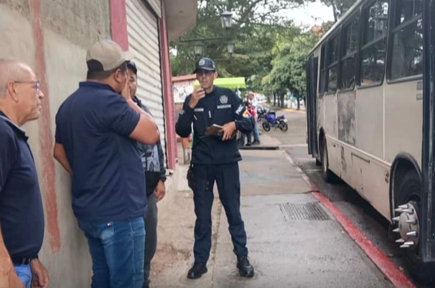 Sancionan a unidad de transporte público por maltrato a un adulto mayor