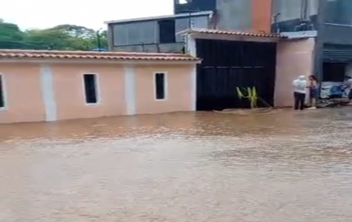 Táchira: Intensas lluvias inundan el barrio las Flores