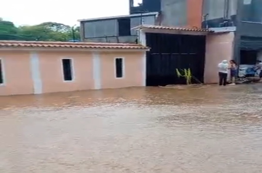 Táchira: Intensas lluvias inundan el barrio las Flores