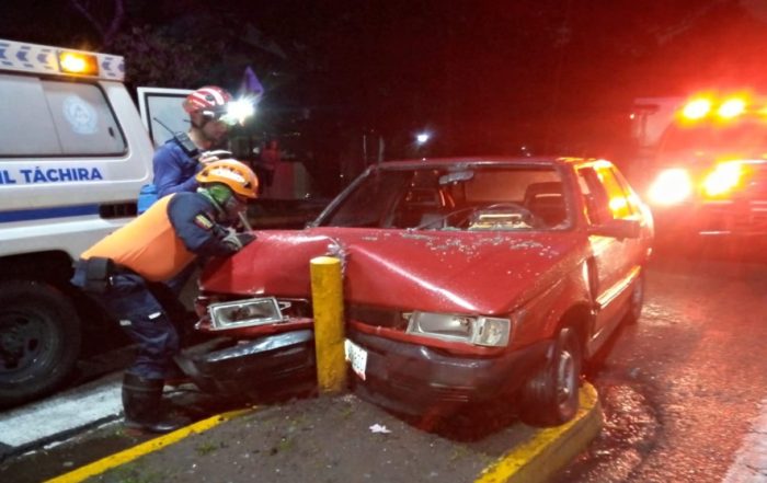 Táchira: Un lesionado tras choque de vehículo contra objeto fijo