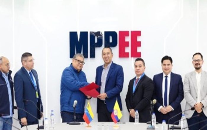 Venezuela y Colombia firman acuerdo para reactivar conexión electrica