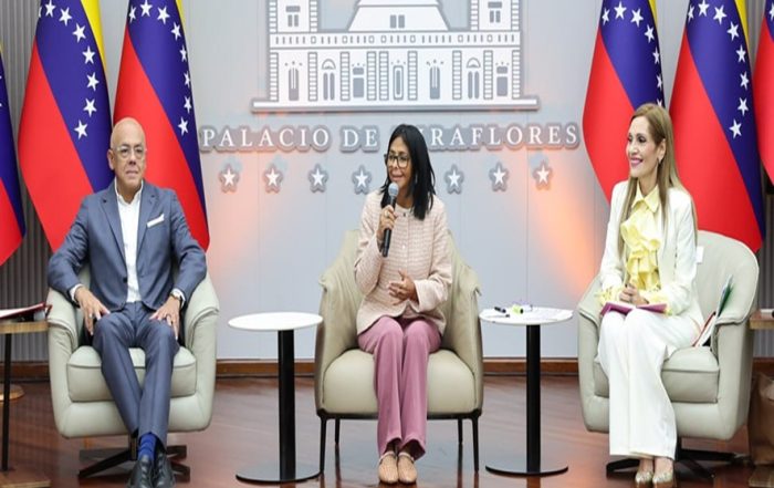 Delcy Rodríguez anuncia consulta nacional para reformar la justicia penal