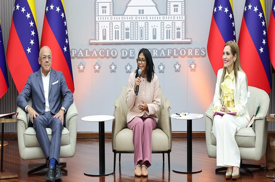 Delcy Rodríguez anuncia consulta nacional para reformar la justicia penal