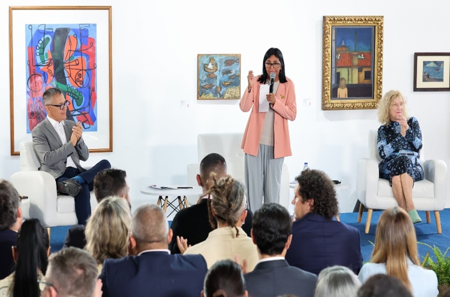 Delcy Rodríguez señala corrupción judicial