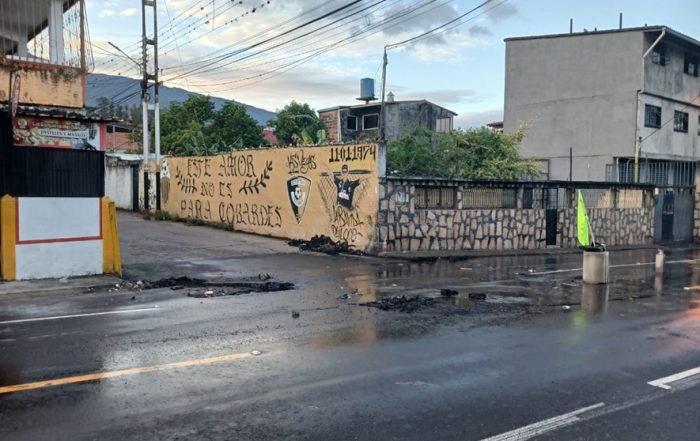 Denuncian bote de aguas servidas en Las Vegas de Tariba