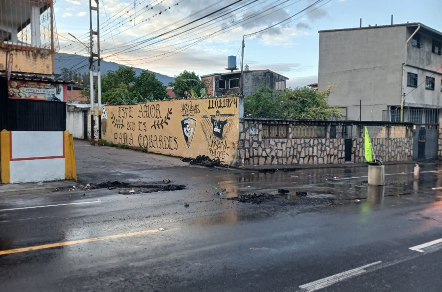 Denuncian bote de aguas servidas en Las Vegas de Tariba